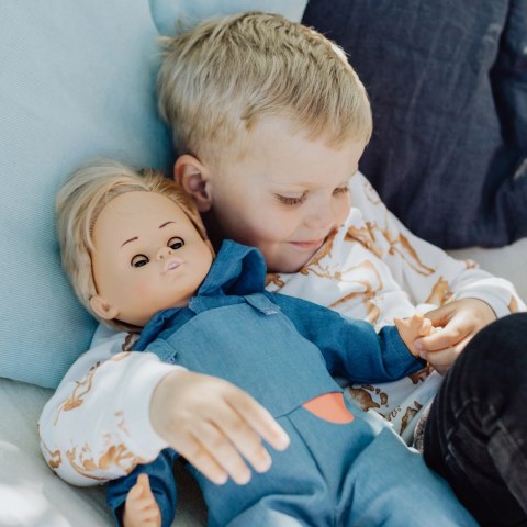 Duża lalka edukacyjna chłopiec Pim nauka języków obcych dla dzieci Skrallan MICKI