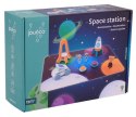 Drewniana stacja kosmiczna i puzzle